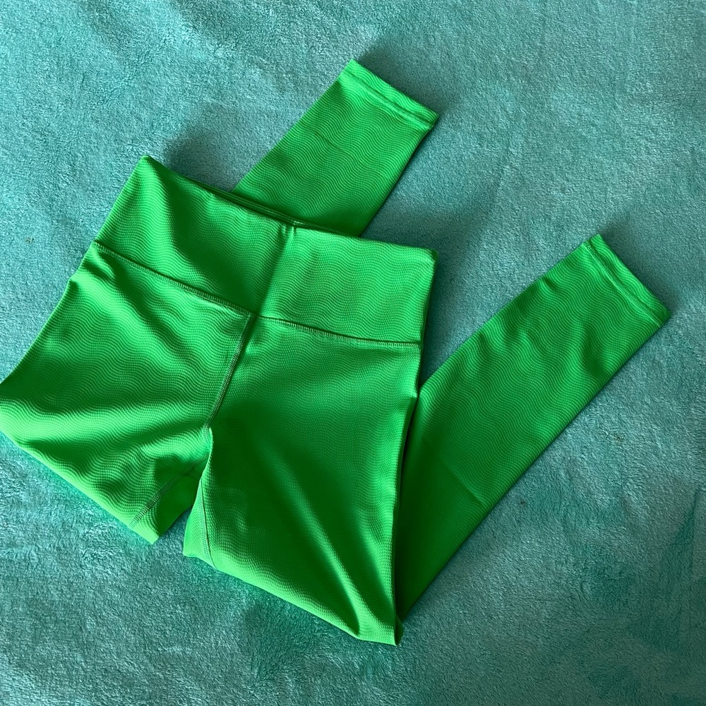 💚ZYIA Lime Green Cropped Leggings💚